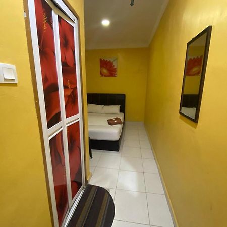 Oyo 91065 Hotel De Anjung Muadzam Shah Kültér fotó