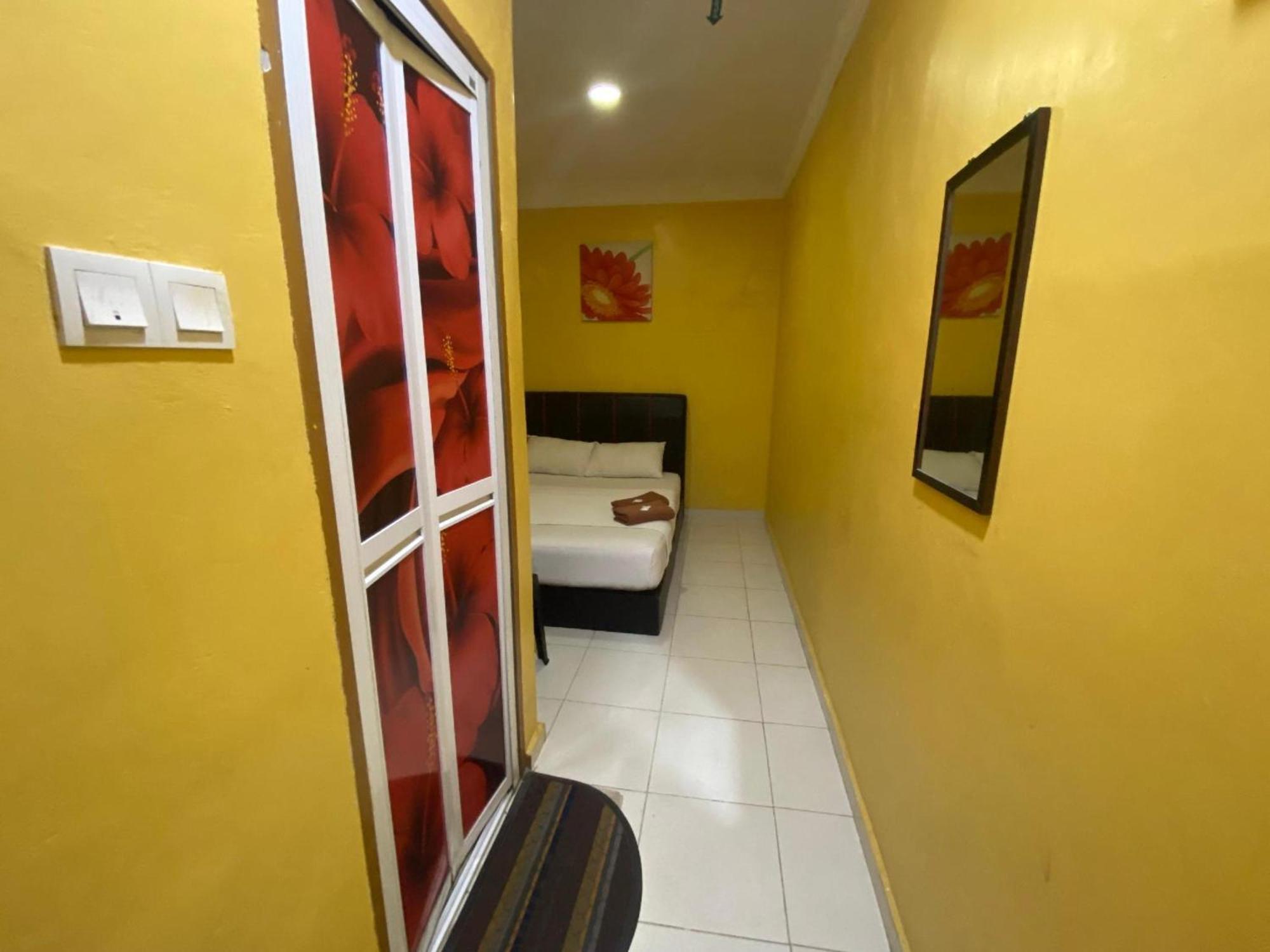 Oyo 91065 Hotel De Anjung Muadzam Shah Kültér fotó