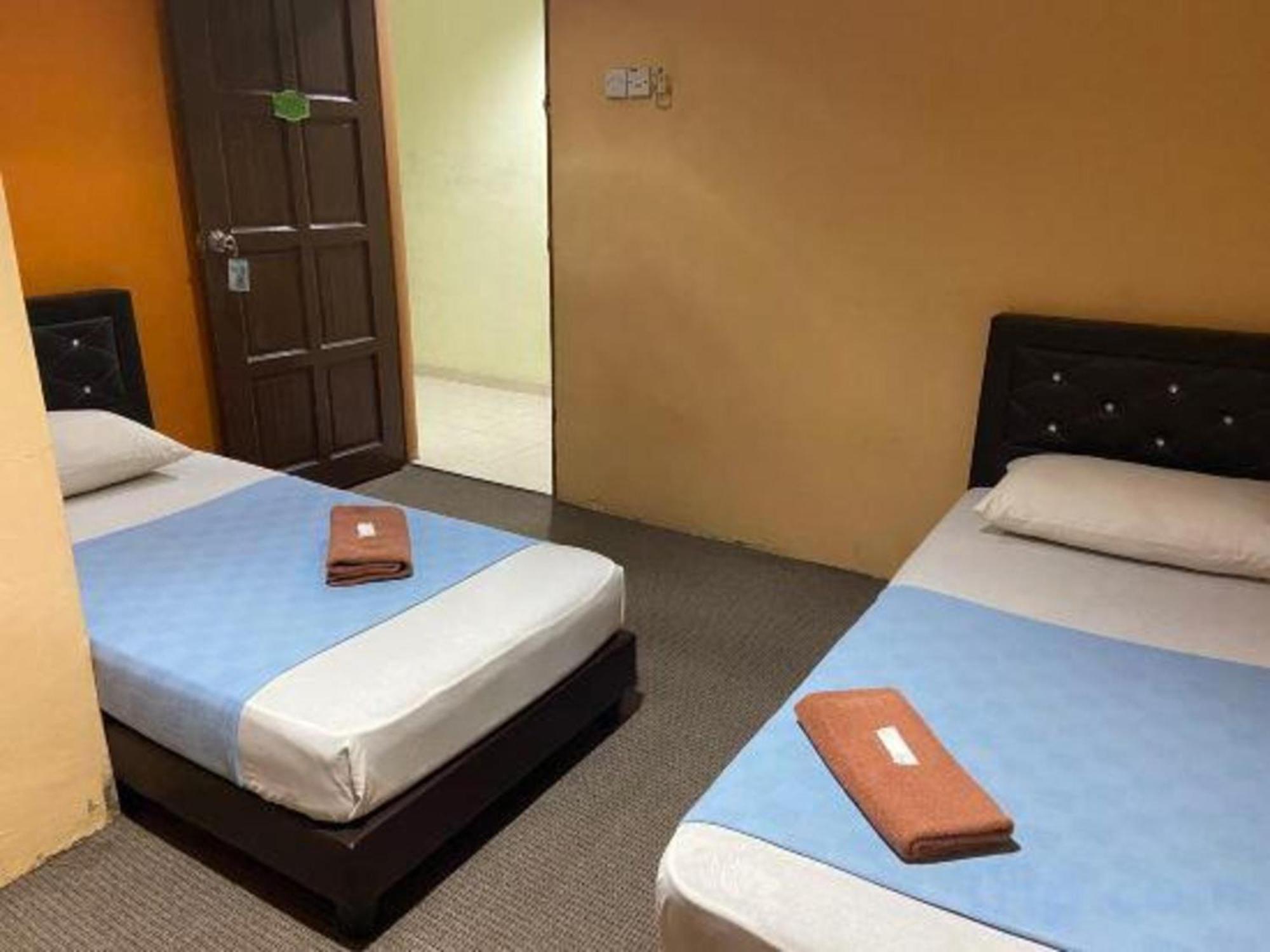 Oyo 91065 Hotel De Anjung Muadzam Shah Kültér fotó