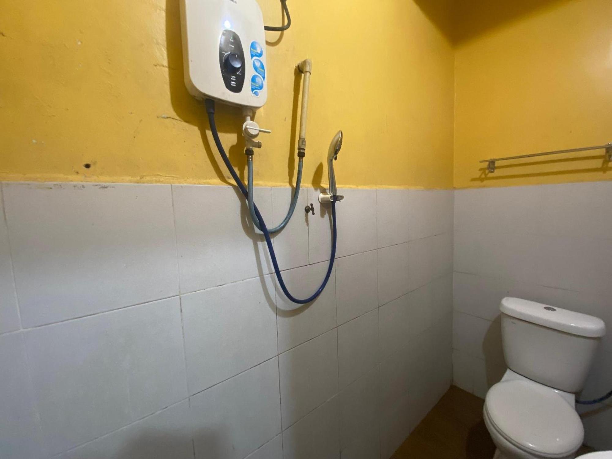 Oyo 91065 Hotel De Anjung Muadzam Shah Kültér fotó