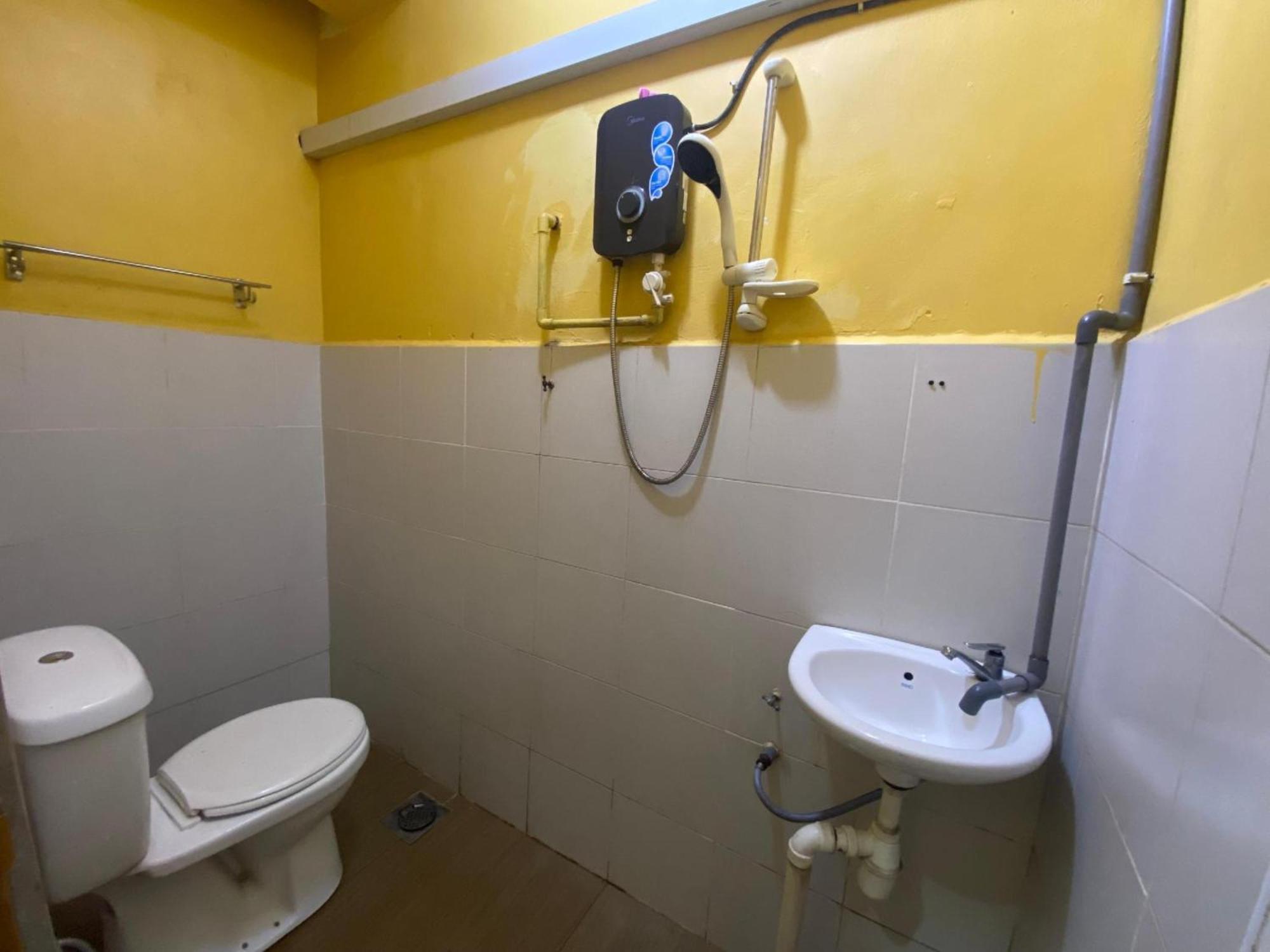 Oyo 91065 Hotel De Anjung Muadzam Shah Kültér fotó