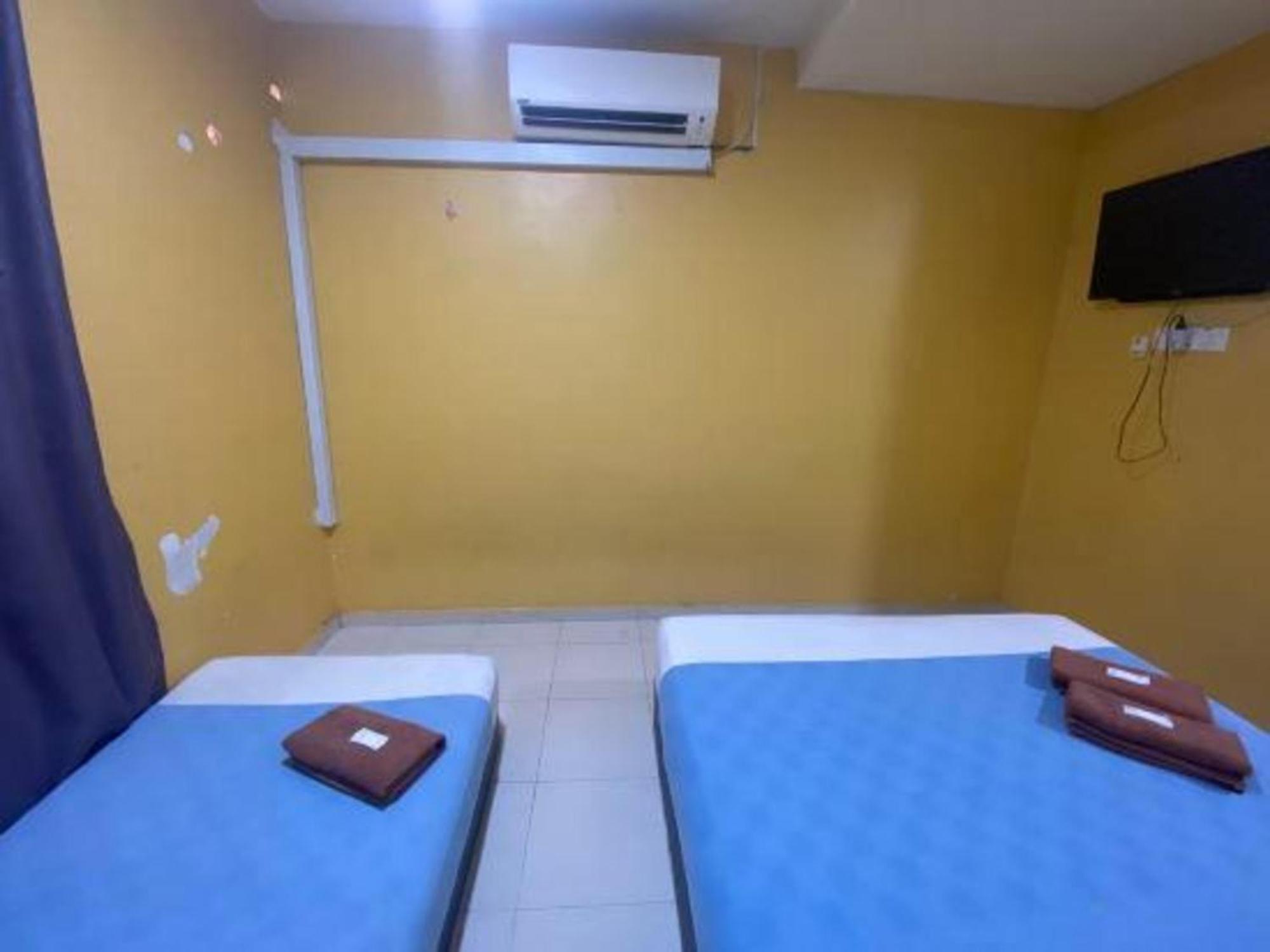 Oyo 91065 Hotel De Anjung Muadzam Shah Kültér fotó