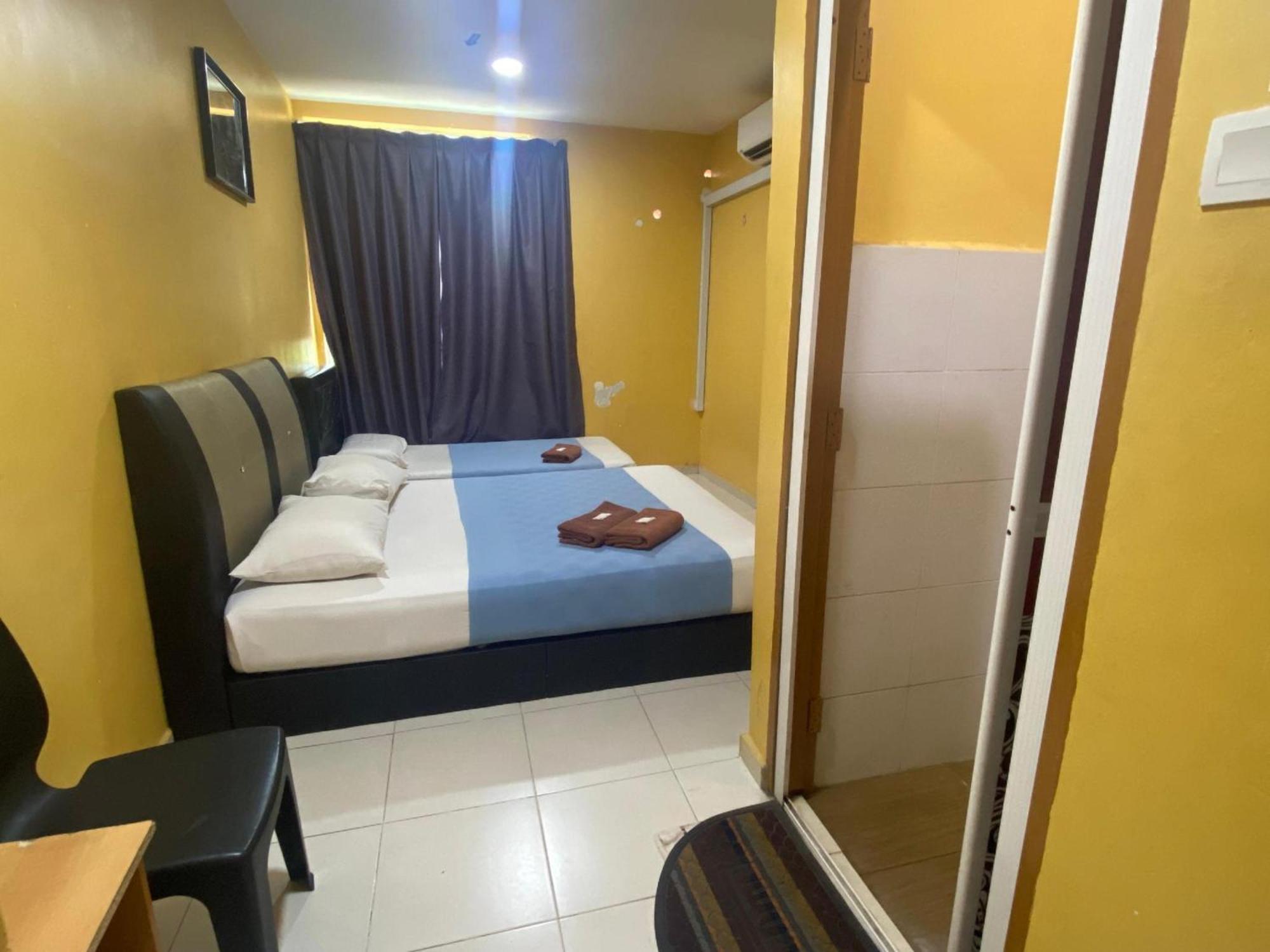 Oyo 91065 Hotel De Anjung Muadzam Shah Kültér fotó