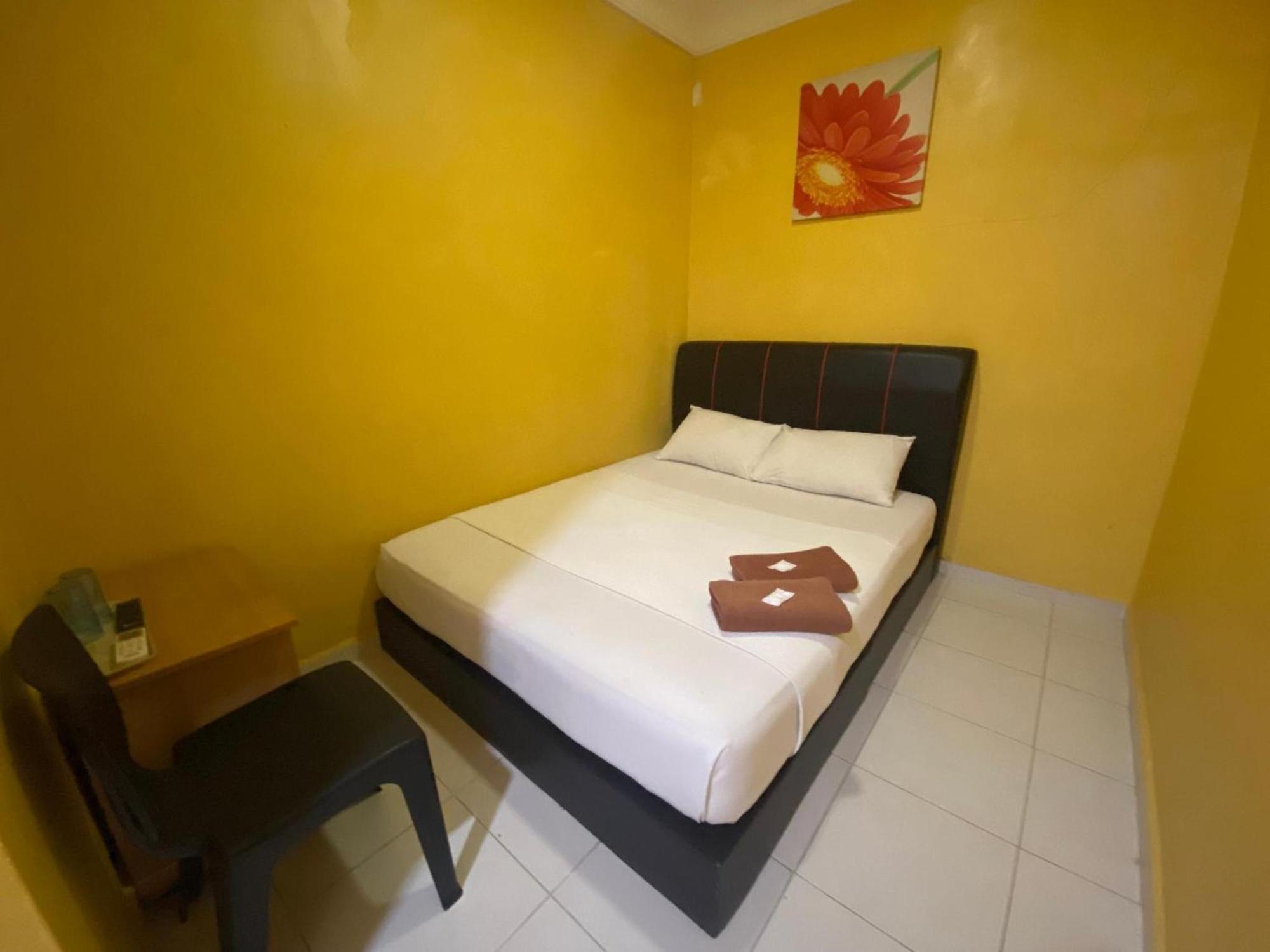 Oyo 91065 Hotel De Anjung Muadzam Shah Kültér fotó