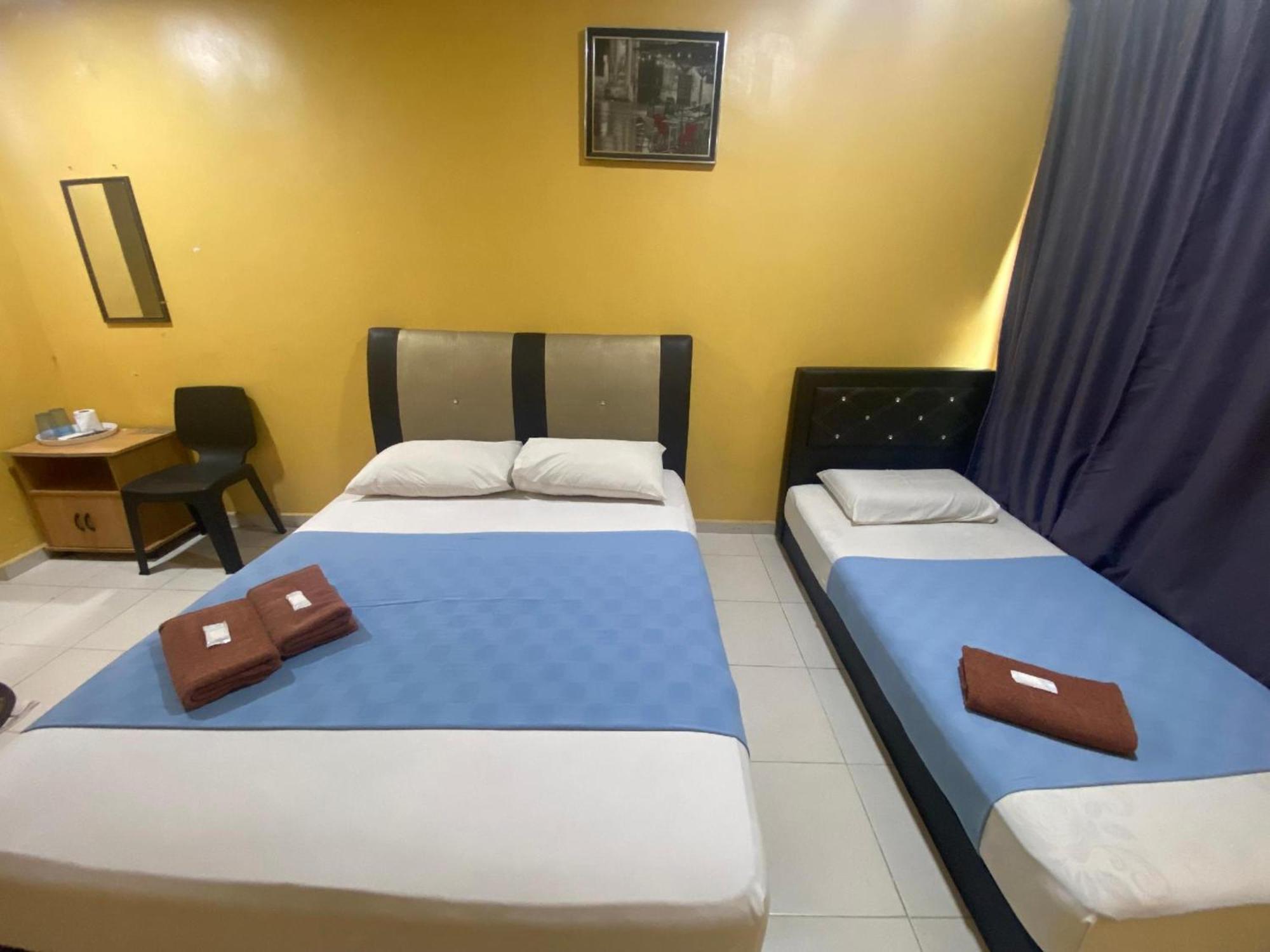Oyo 91065 Hotel De Anjung Muadzam Shah Kültér fotó