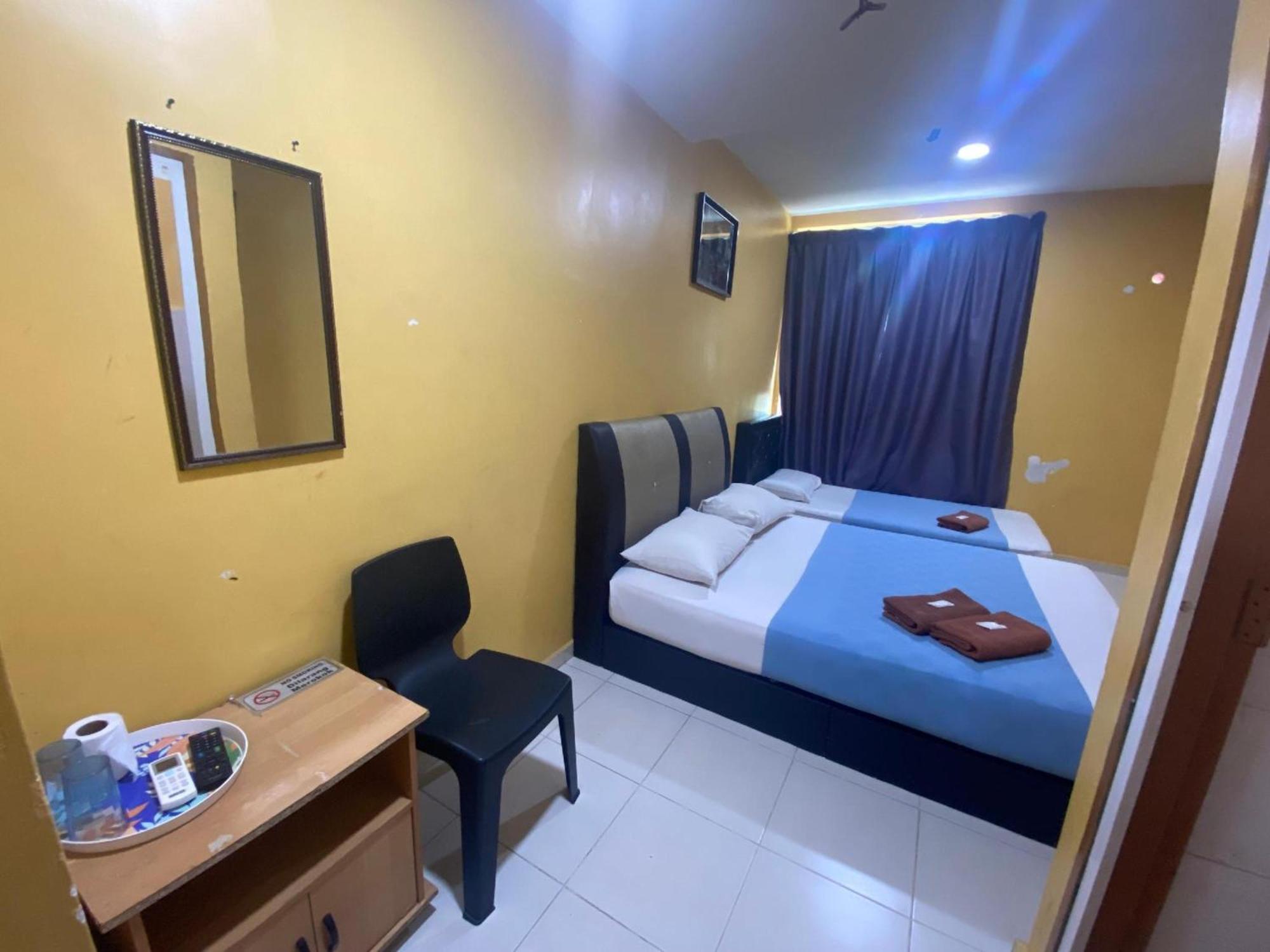 Oyo 91065 Hotel De Anjung Muadzam Shah Kültér fotó