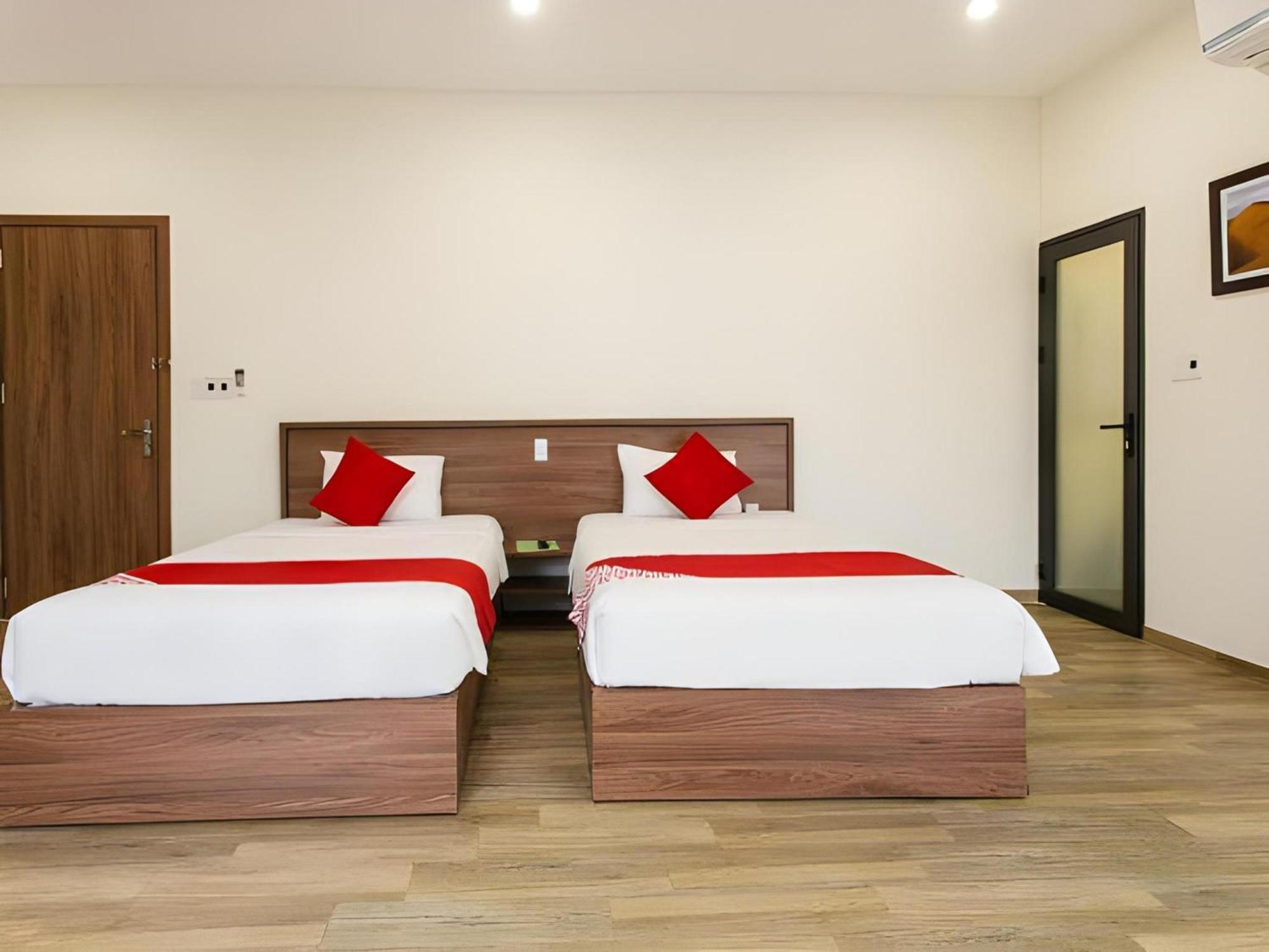 Oyo 91065 Hotel De Anjung Muadzam Shah Kültér fotó