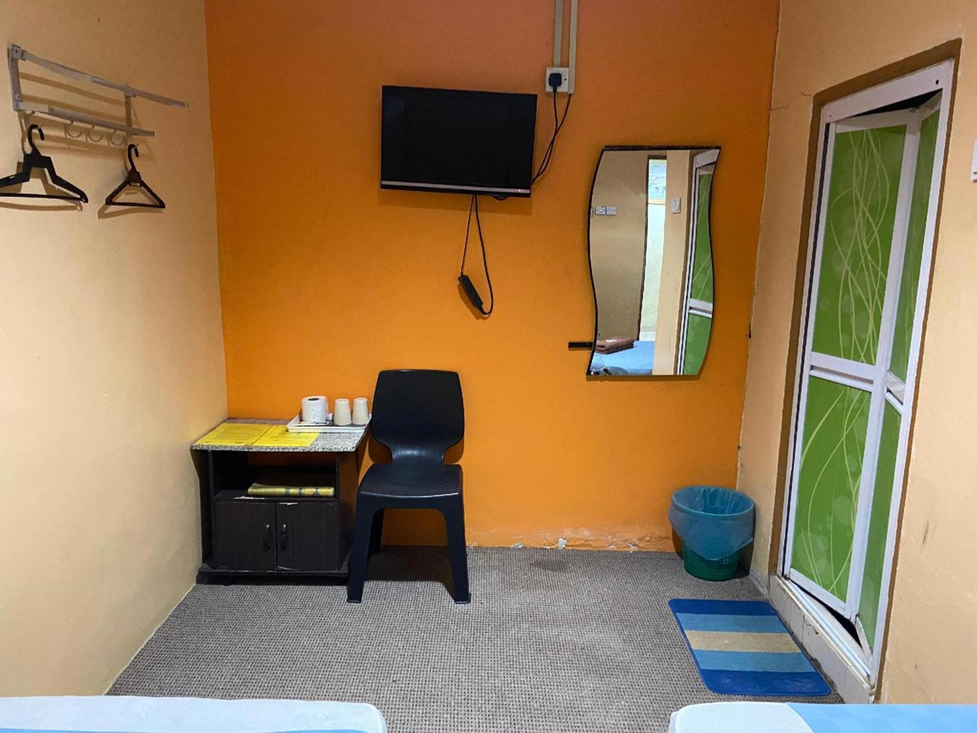 Oyo 91065 Hotel De Anjung Muadzam Shah Kültér fotó