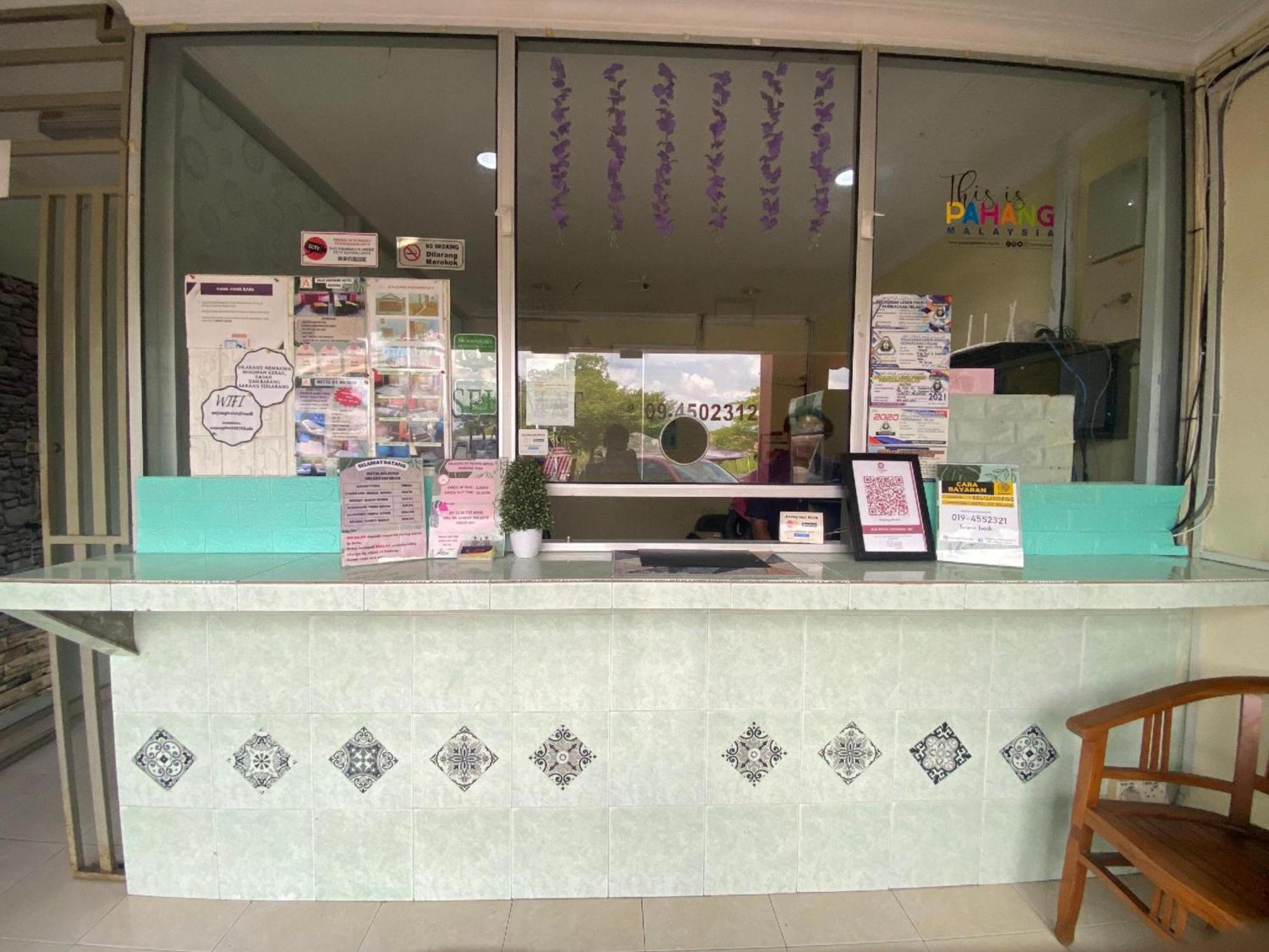 Oyo 91065 Hotel De Anjung Muadzam Shah Kültér fotó